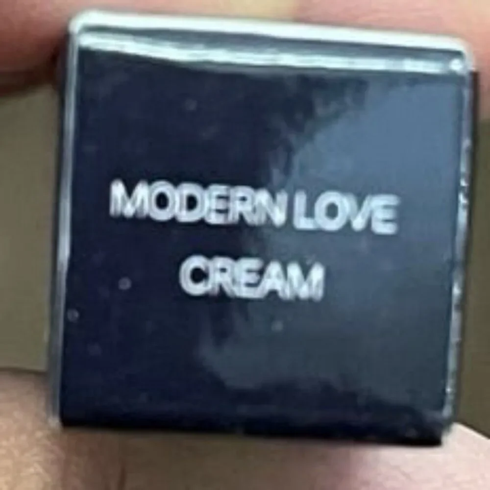 Kevyn Aucoin Unforgettable Lipstick - Cream - Modern Love